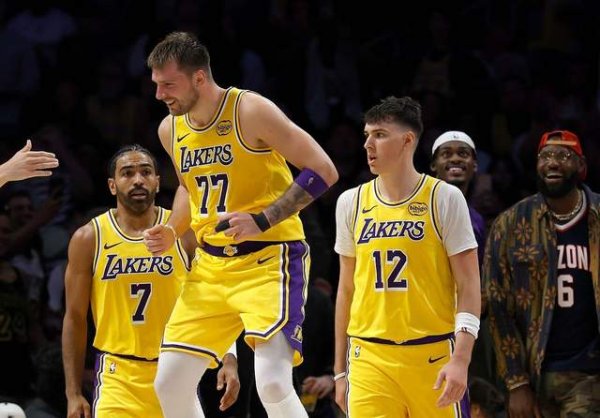 荣利通 轰49+11+8！东契奇刷爆神迹：超越哈登比肩科比，湖人成功复仇